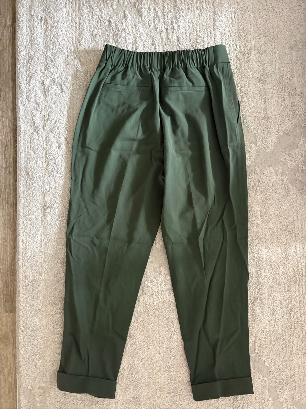 Vince Olive Green Tapered Pull-On Pleated Crepe Pants Size M - Picture 6 of 6
